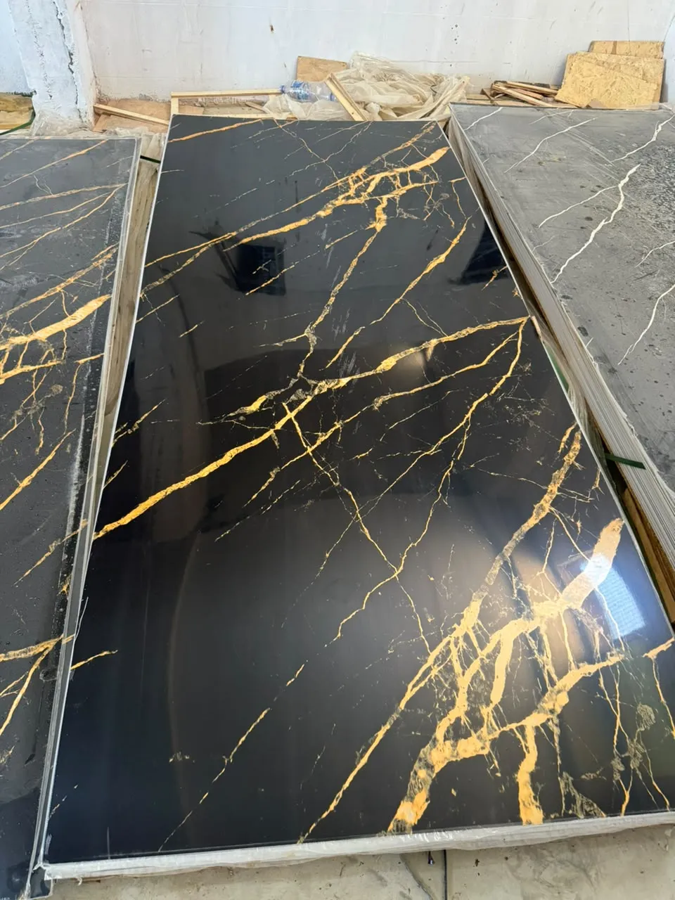 PANNEAU MARBRE PVC NOIR 98 414 100 STOCK DISPONIBLE CHEZ WORKROOM.TN !