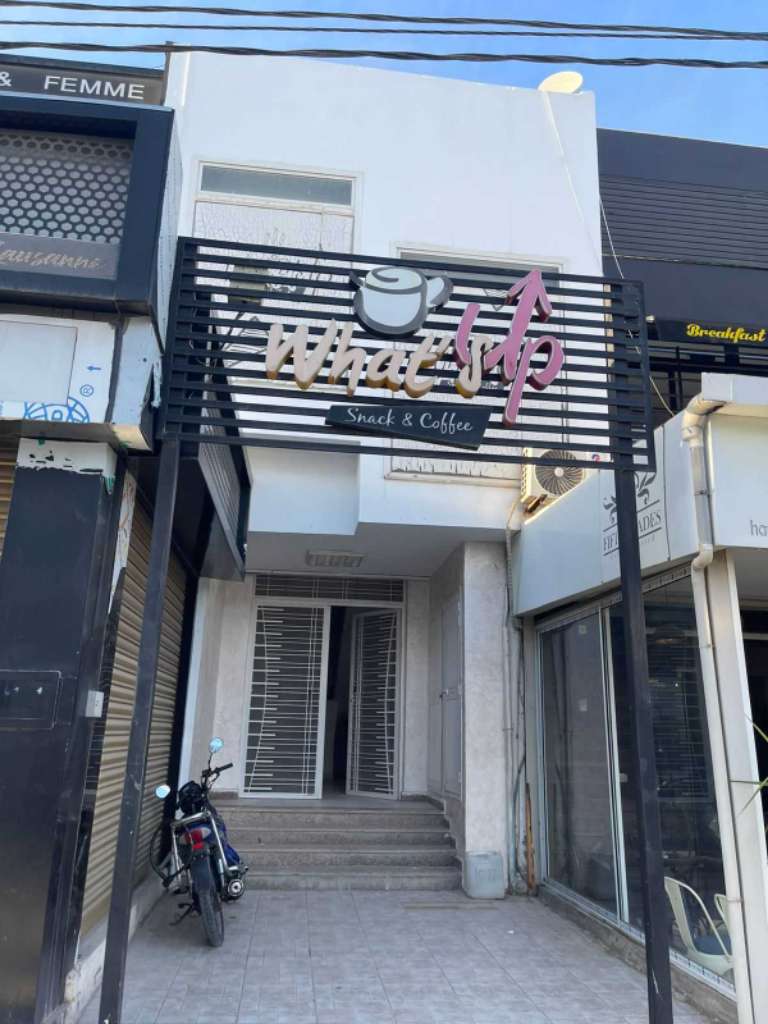 À vendre salon de thé au première étage situé à menzeh 5 en face la mosquée Av. de la liberté