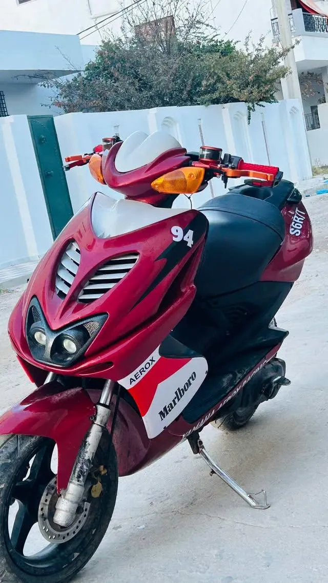 Yamaha mbk nitro 80cc modèle 2012