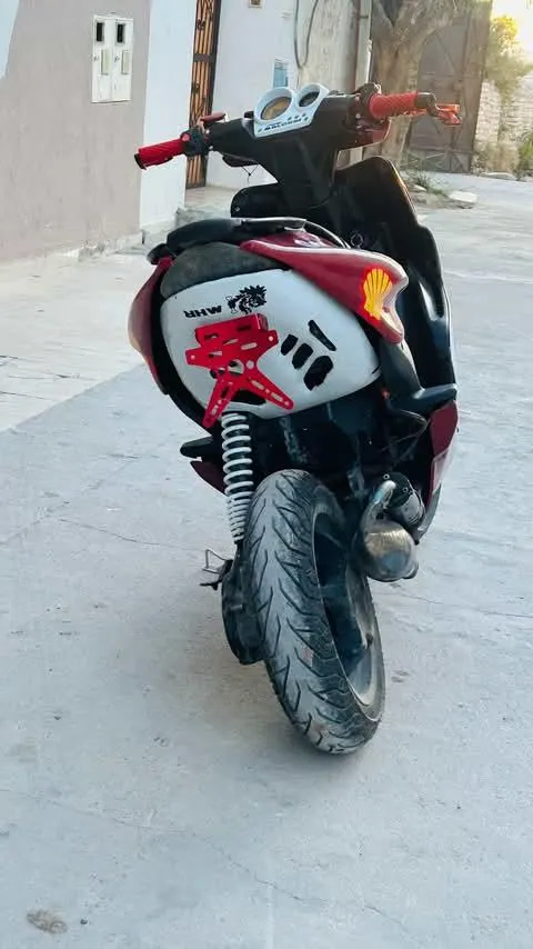 Yamaha mbk nitro 80cc modèle 2012