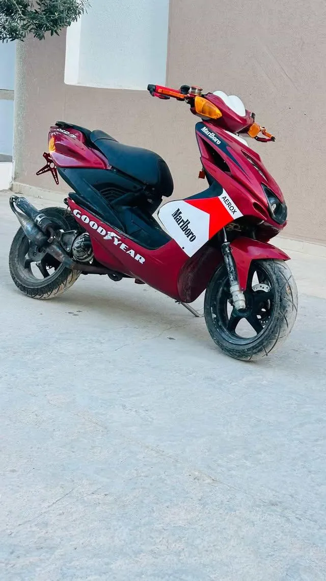 Yamaha mbk nitro 80cc modèle 2012