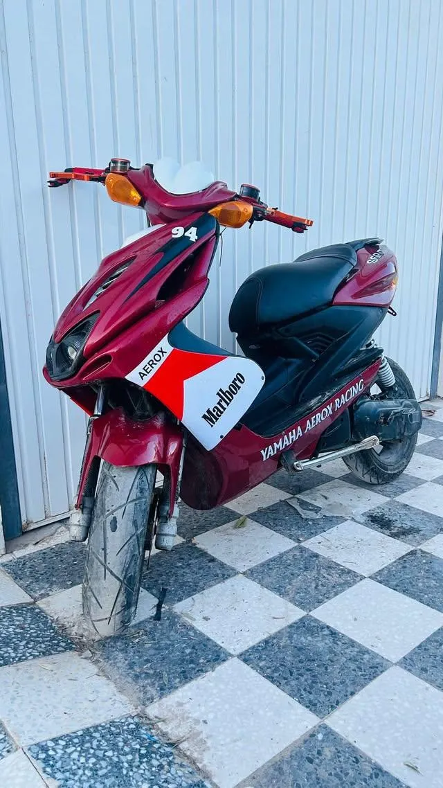 Yamaha mbk nitro 80cc modèle 2012