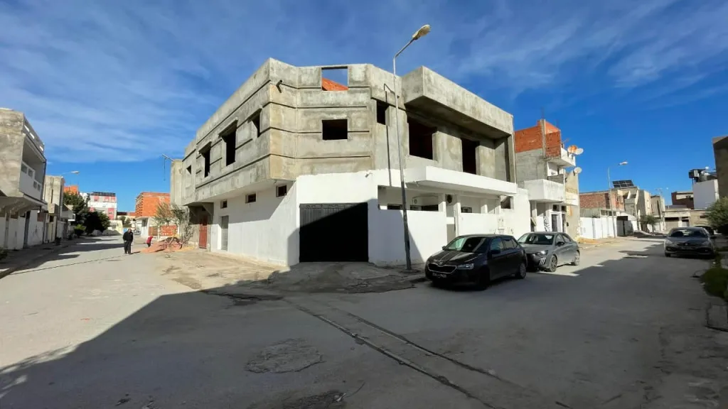 Villa d’angle à Fouchana 340m² bâtis sur 170m² terrain – Idéal habitation ou investissement