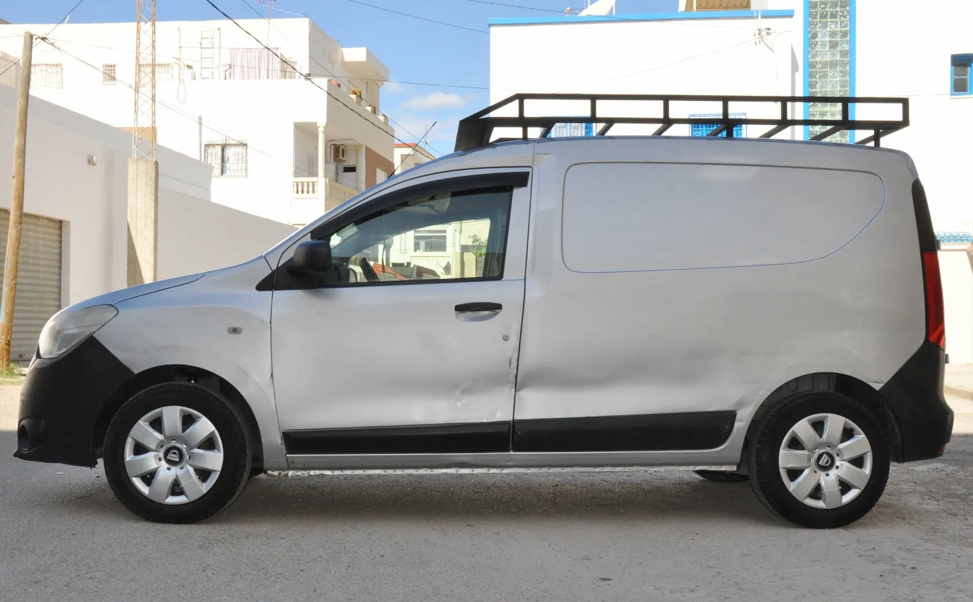 DACIA DOKKER VAN LUX - PRIX : 23.500 - TEL : 99.692.623