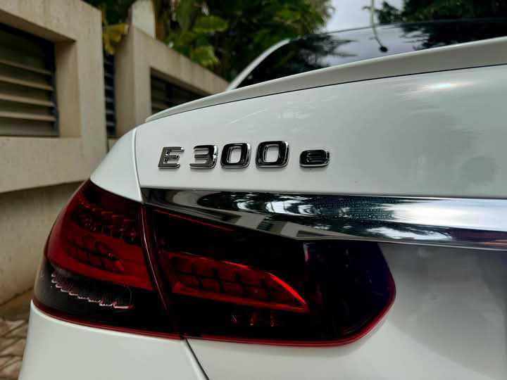 🇩🇪Mercedes-Benz Classe E 300e AMG🇩🇪
 On accepte l'échange des voitures 