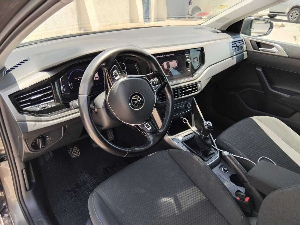 Polo 8 r line 2021