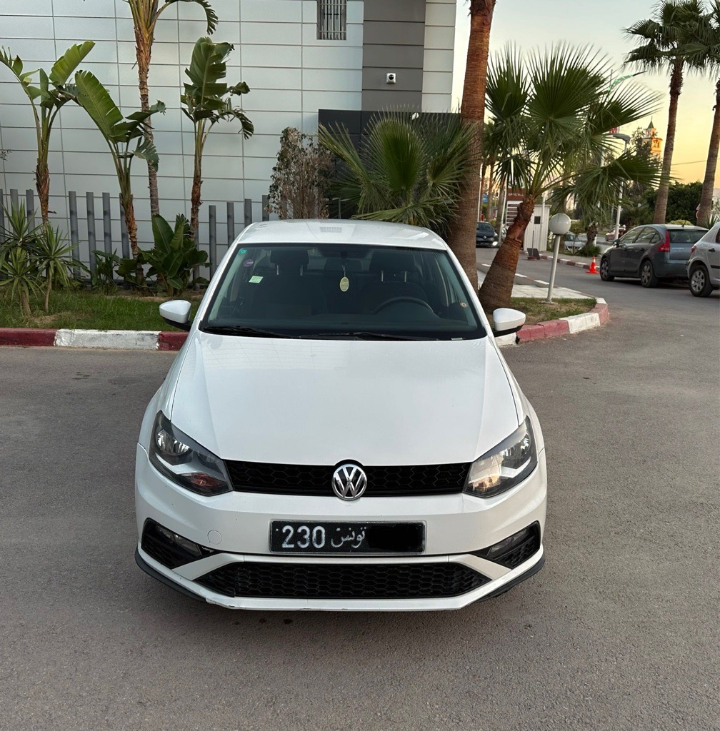 VOLKSWAGEN POLO SEDAN 81 milles km