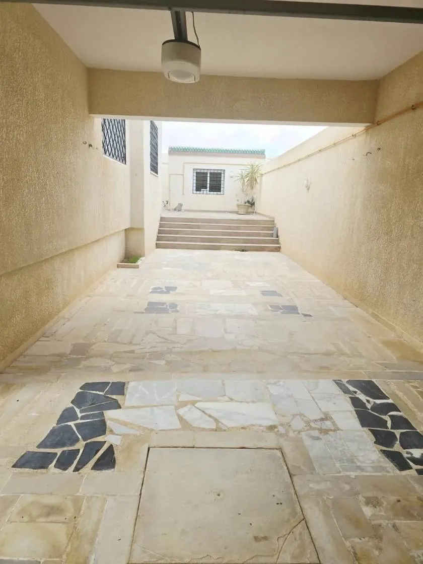 Une Belle Villa Plain-Pied Construite Sur Terrain 450m²