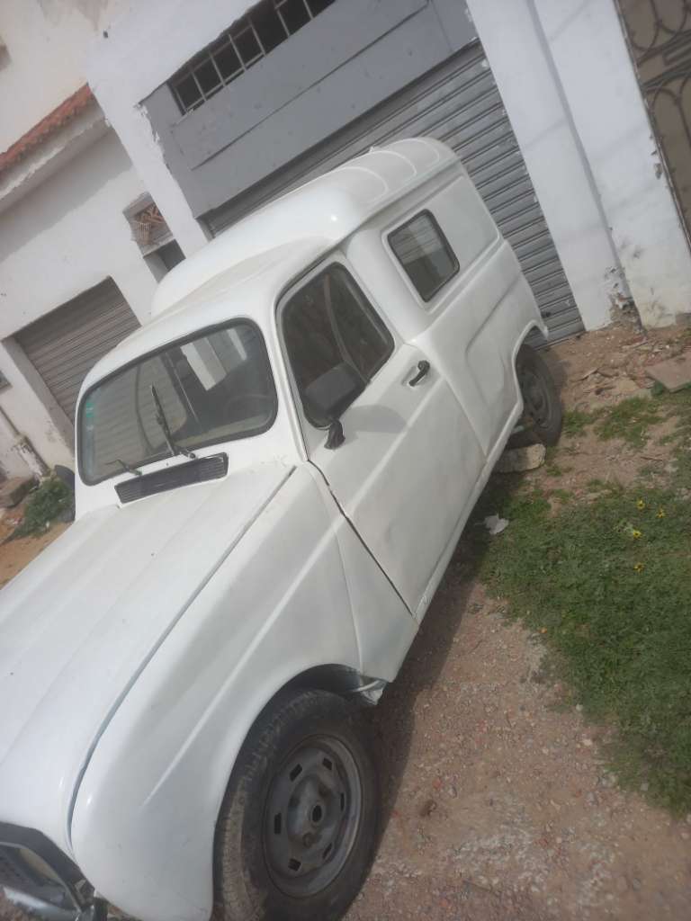 R4 voiture à vendre 