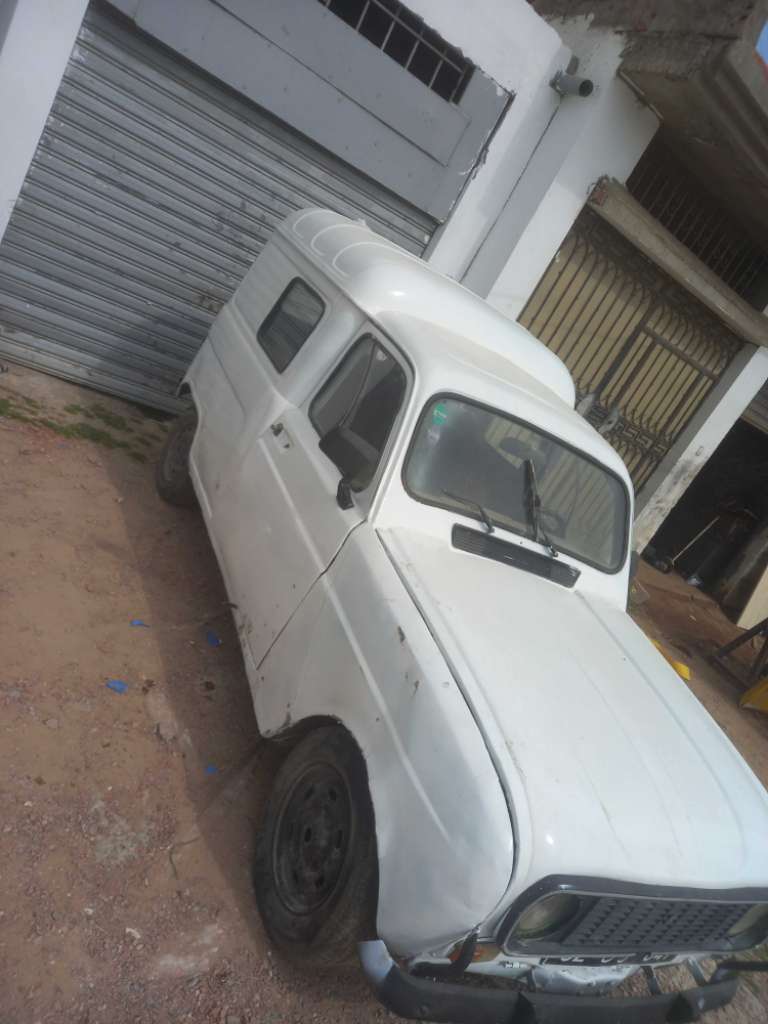 R4 voiture à vendre 