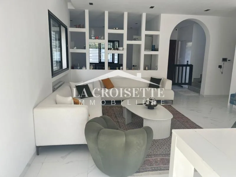 Villa S+3 avec piscine à louer à la Soukra ZVL0045