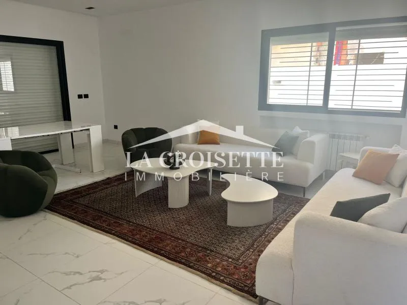 Villa S+3 avec piscine à louer à la Soukra ZVL0045