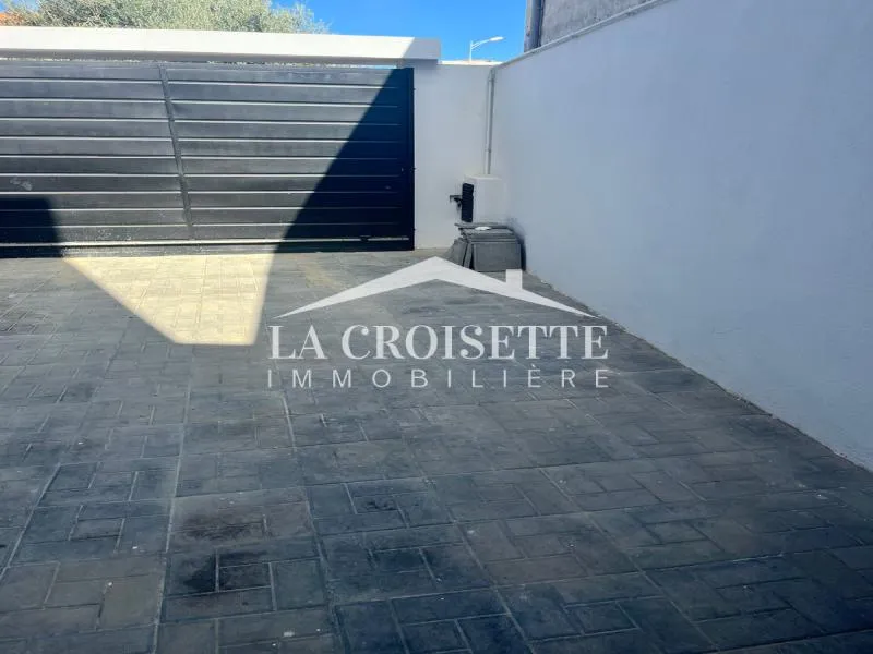 Villa S+3 avec piscine à louer à la Soukra ZVL0045