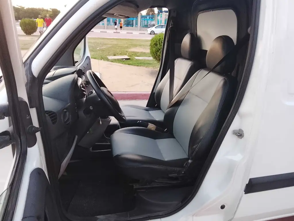 Avendre voiture commercial 