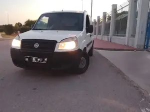 Avendre voiture commercial 
