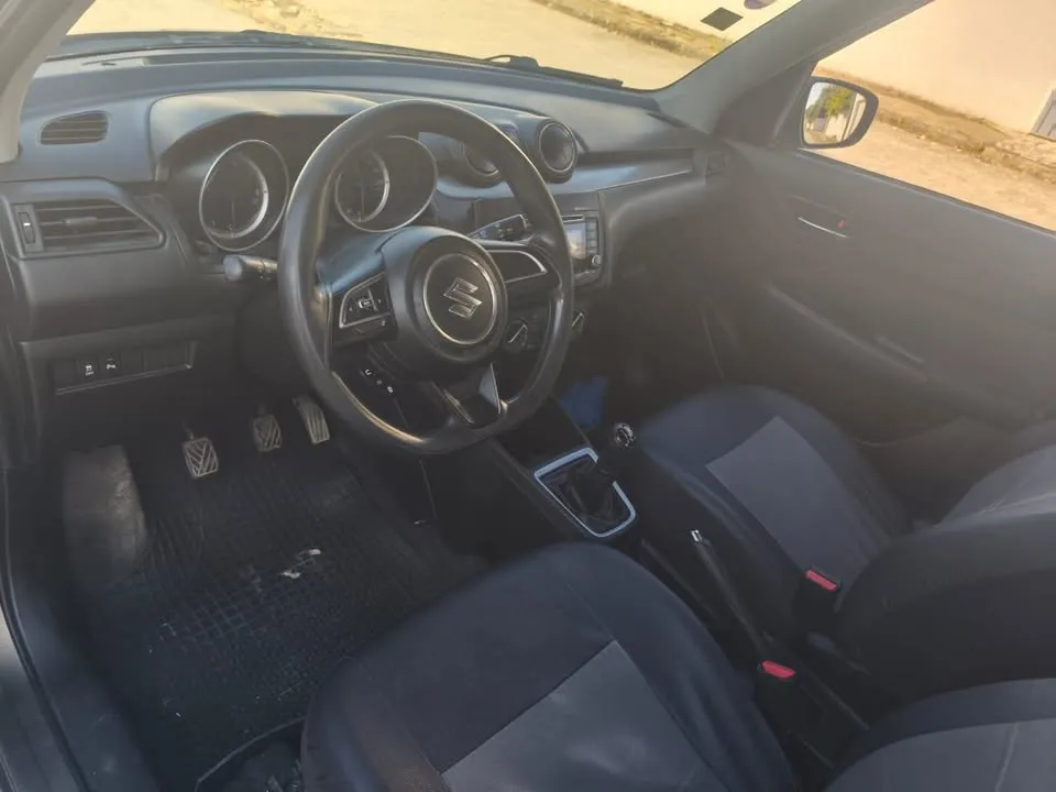 suzuki swift 4 cylindres BVM premiere main 23228201