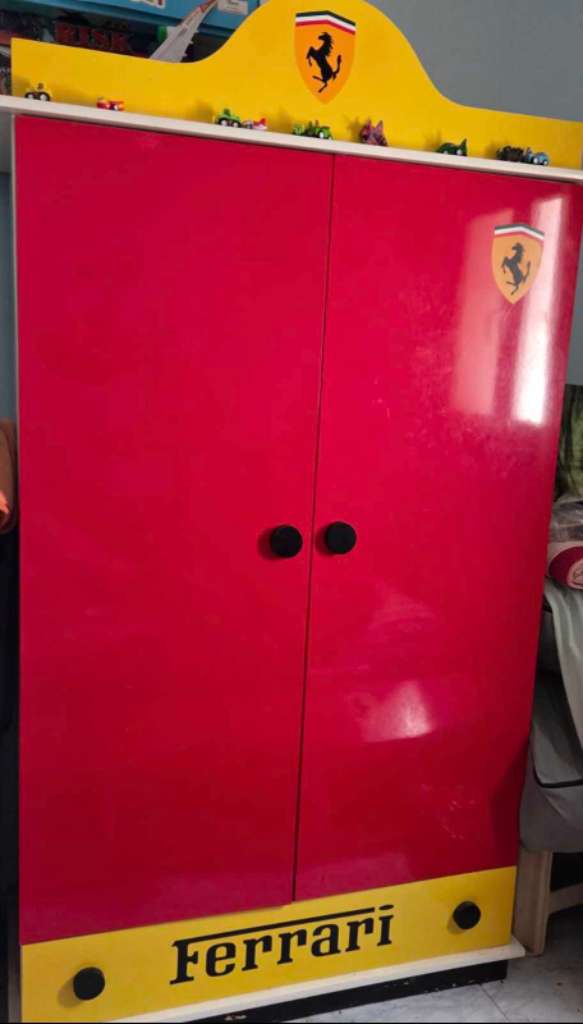Chambre à coucher pour enfants thème Ferrari