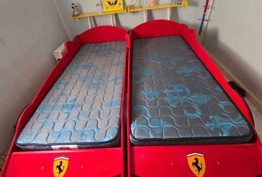 Chambre à coucher pour enfants thème Ferrari