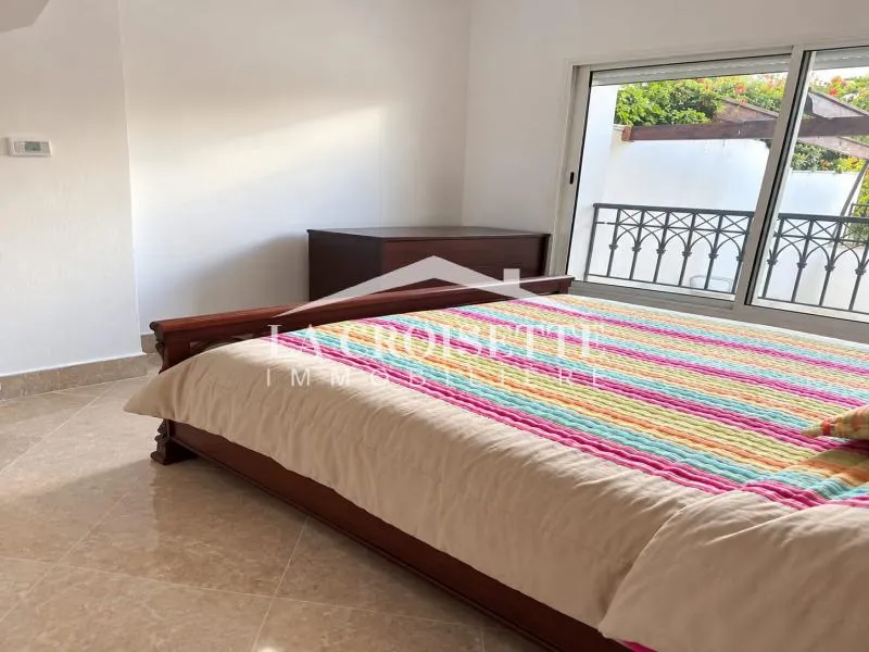 Triplex S+5 avec jardin à La Marsa MTRL0118