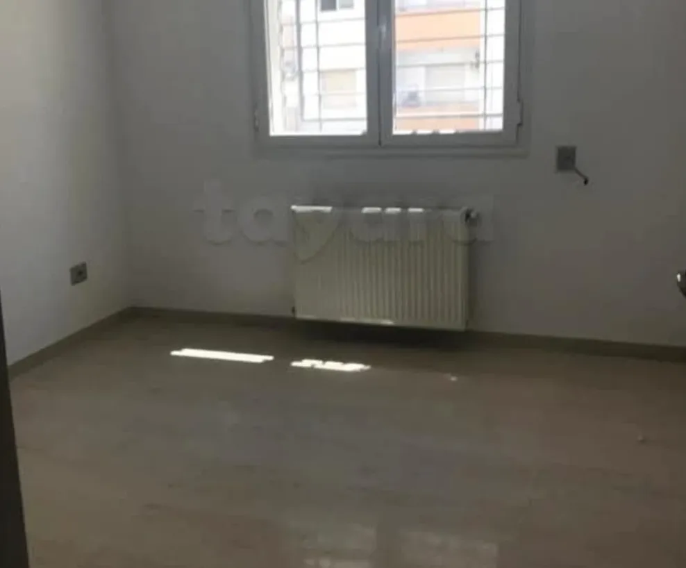 Location S3 vide à L'aouina