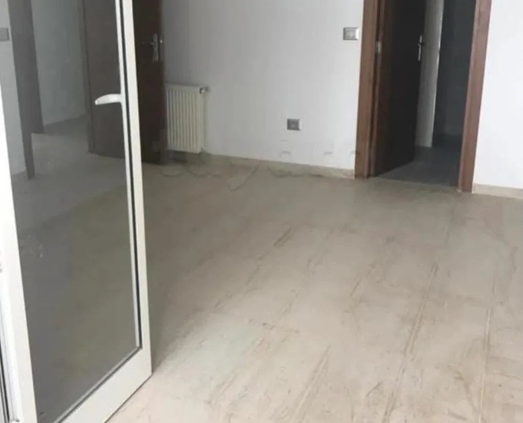 Location S3 vide à L'aouina