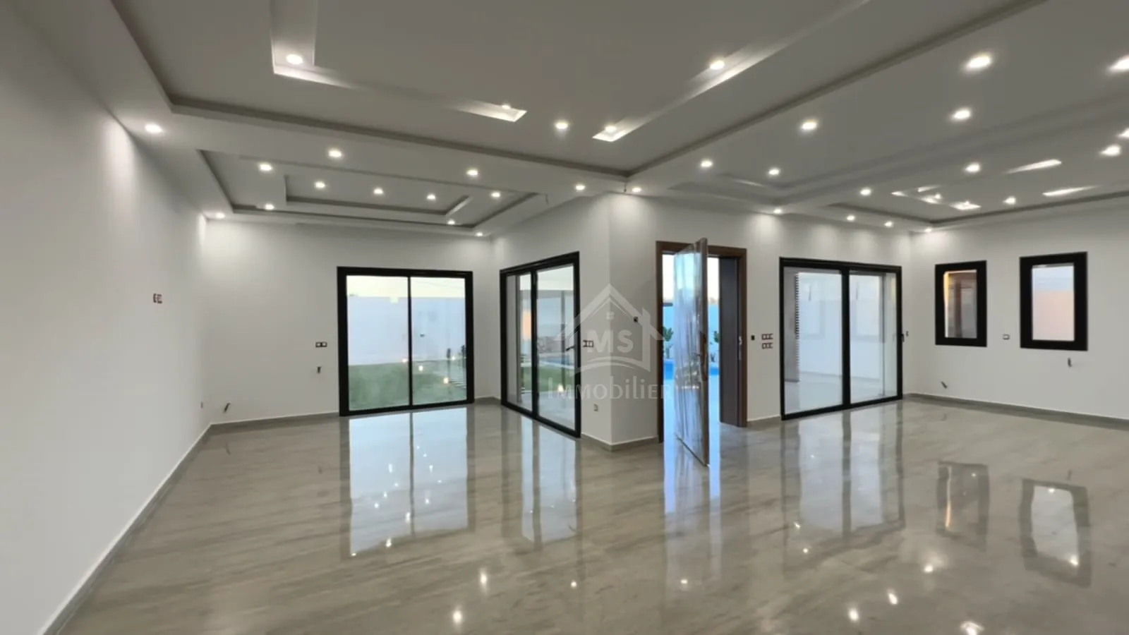 Villa S+4 toute neuve avec piscine à vendre à Hammamet Sud 51355351