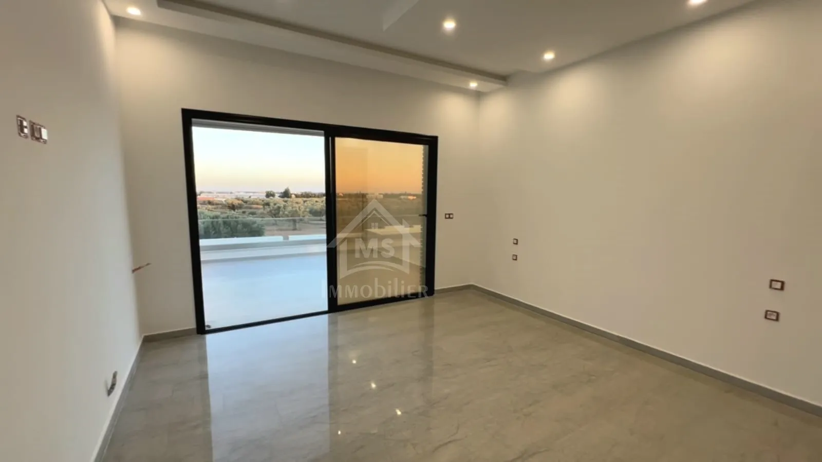 Villa S+4 toute neuve avec piscine à vendre à Hammamet Sud 51355351