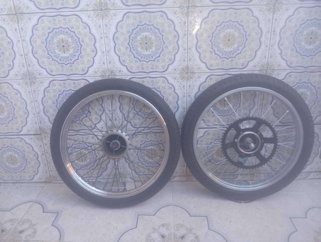Deux roues Peugeot 103