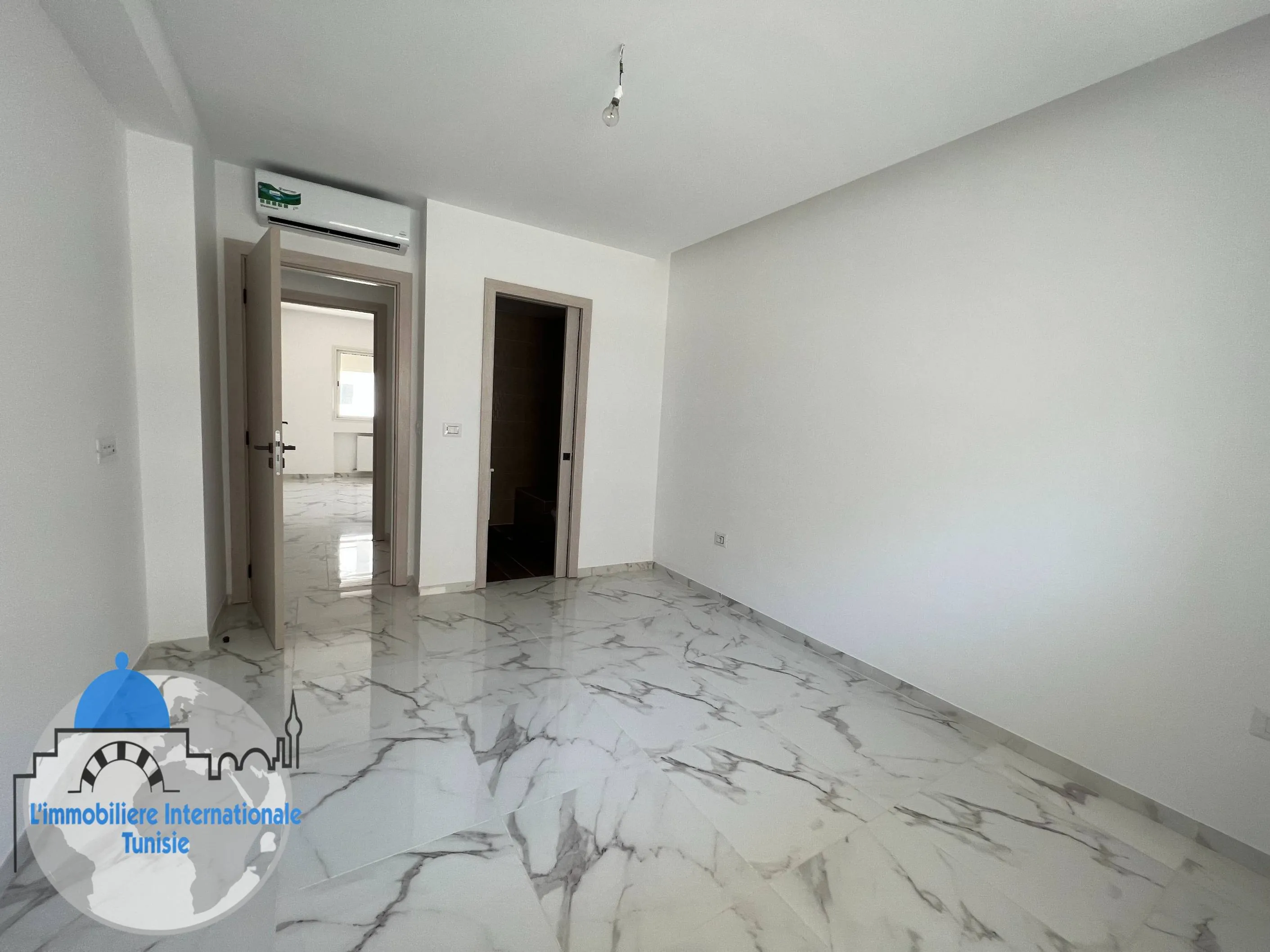 A vendre un appartement S+3 d'une superficie de 140 m²  à Sahloul 4 Sousse