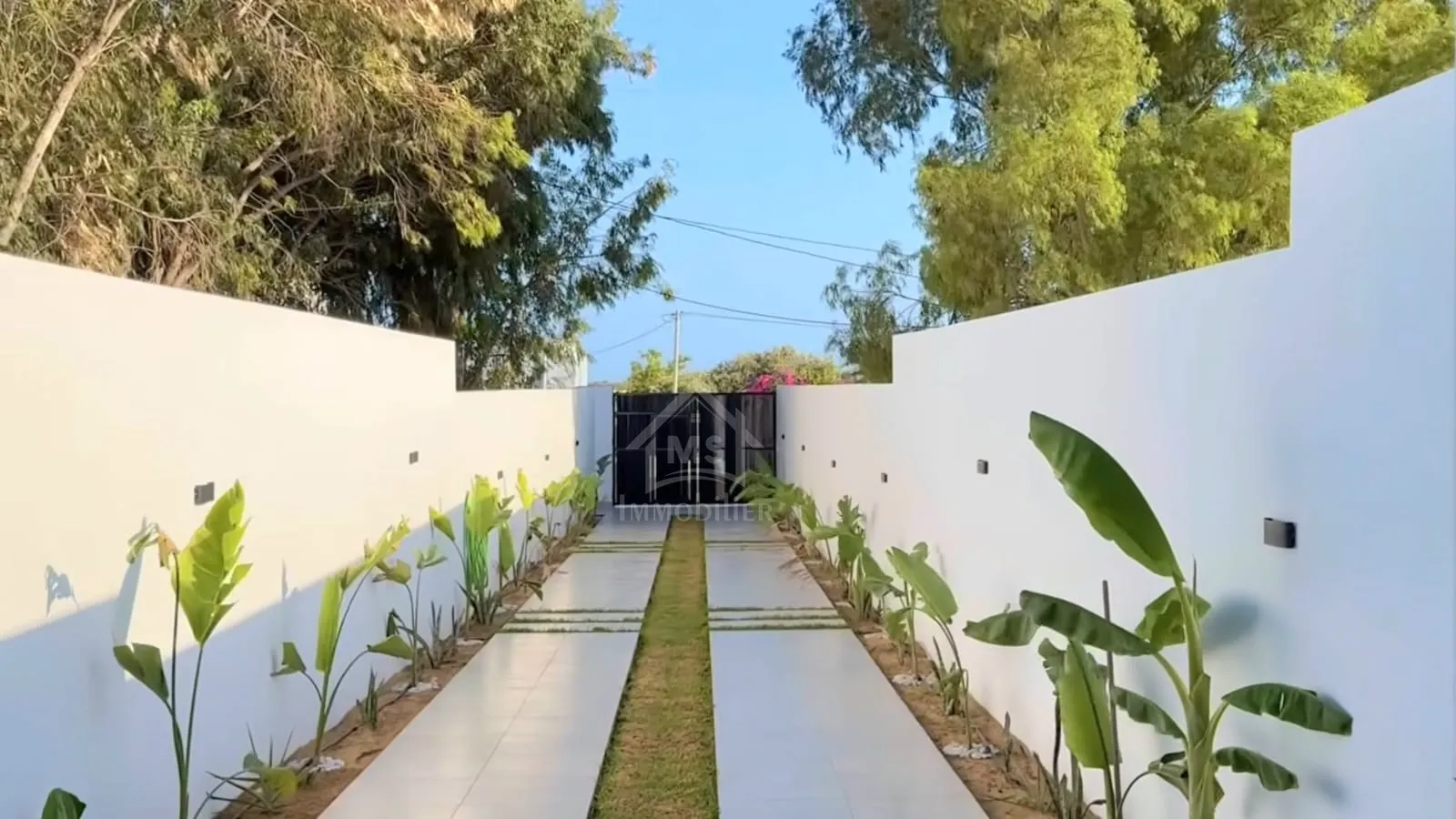 Belle villa toute neuve 2S+4 avec piscine à vendre 51355351