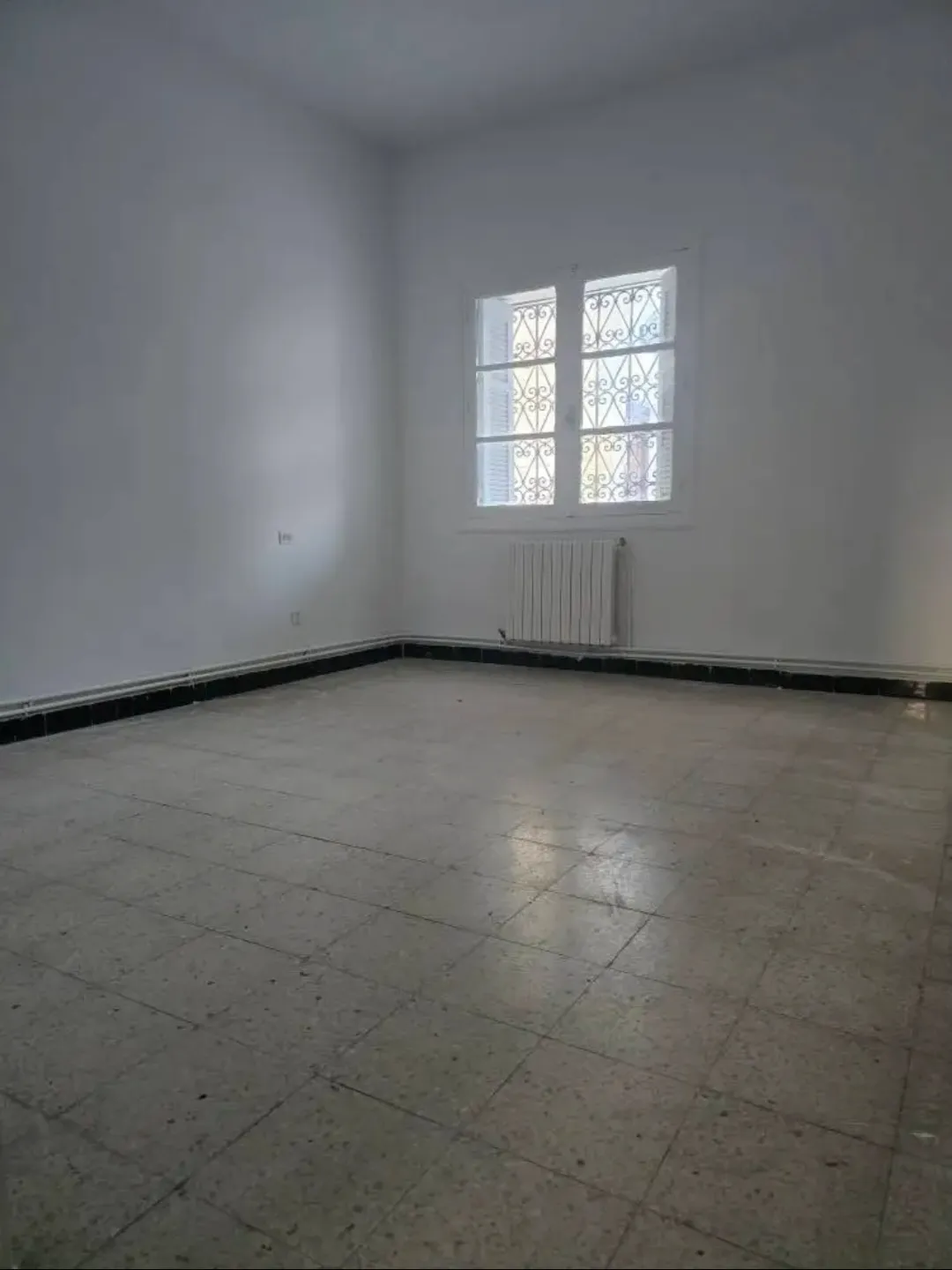 Location S4 vide à El Menzah 6