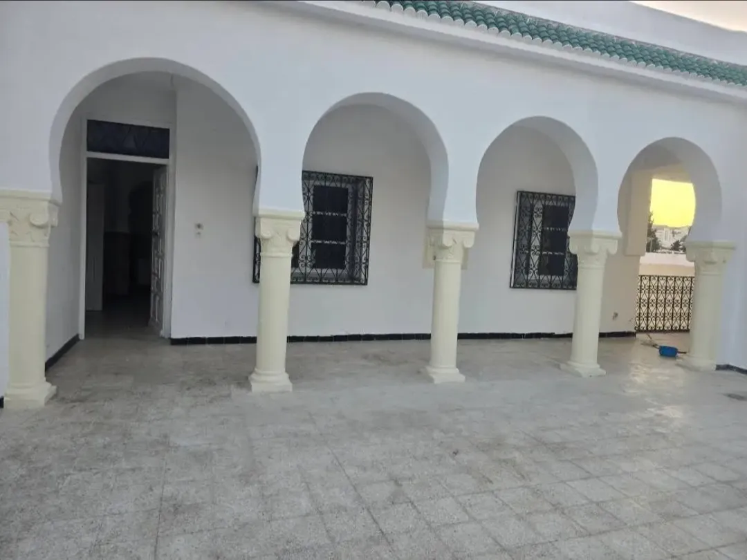 Location S4 vide à El Menzah 6