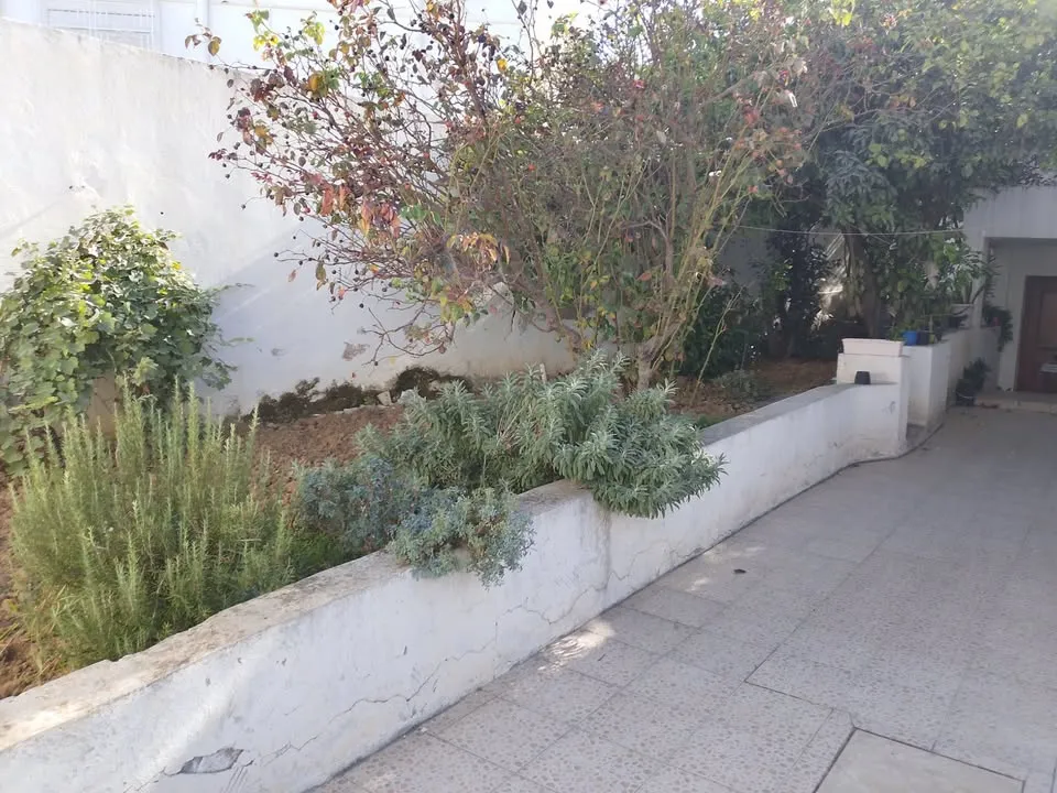 A.vendre villa rue ali triki lakagna