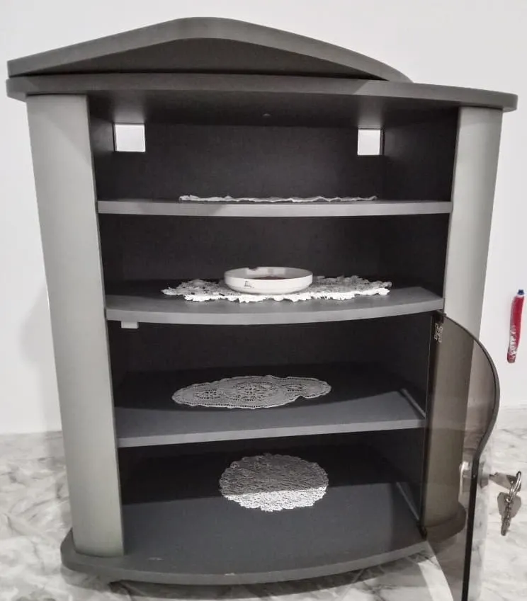 Meuble TV Couleur Gris ; état neuf