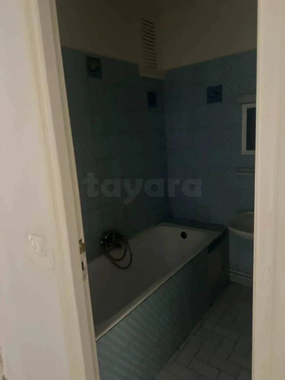 un appartement s+2 au 4éme étage(sans ascenseur) a louer a Manzah 9 En face STEG