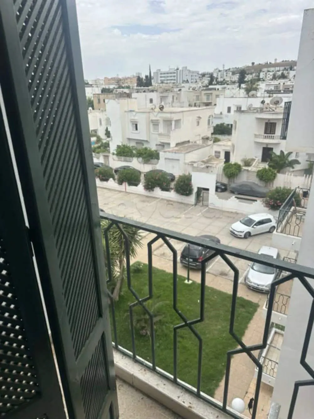 un appartement s+2 au 4éme étage(sans ascenseur) a louer a Manzah 9 En face STEG