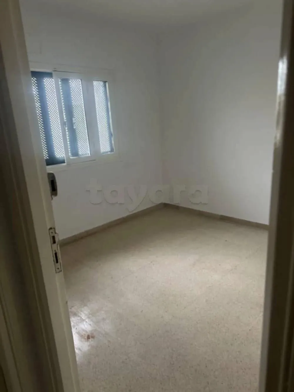 un appartement s+2 au 4éme étage(sans ascenseur) a louer a Manzah 9 En face STEG