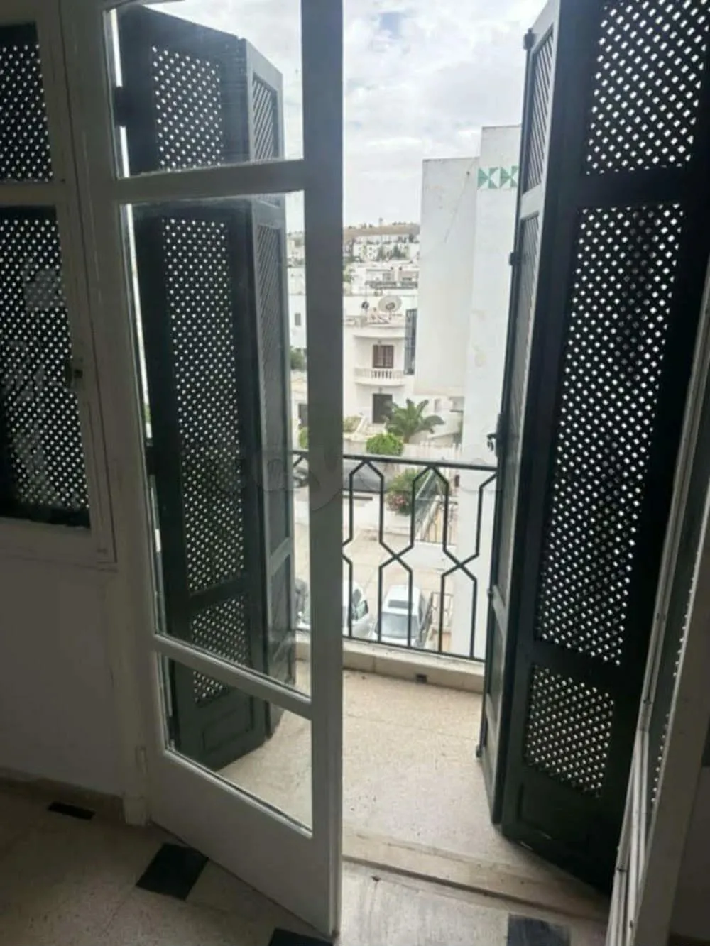 un appartement s+2 au 4éme étage(sans ascenseur) a louer a Manzah 9 En face STEG