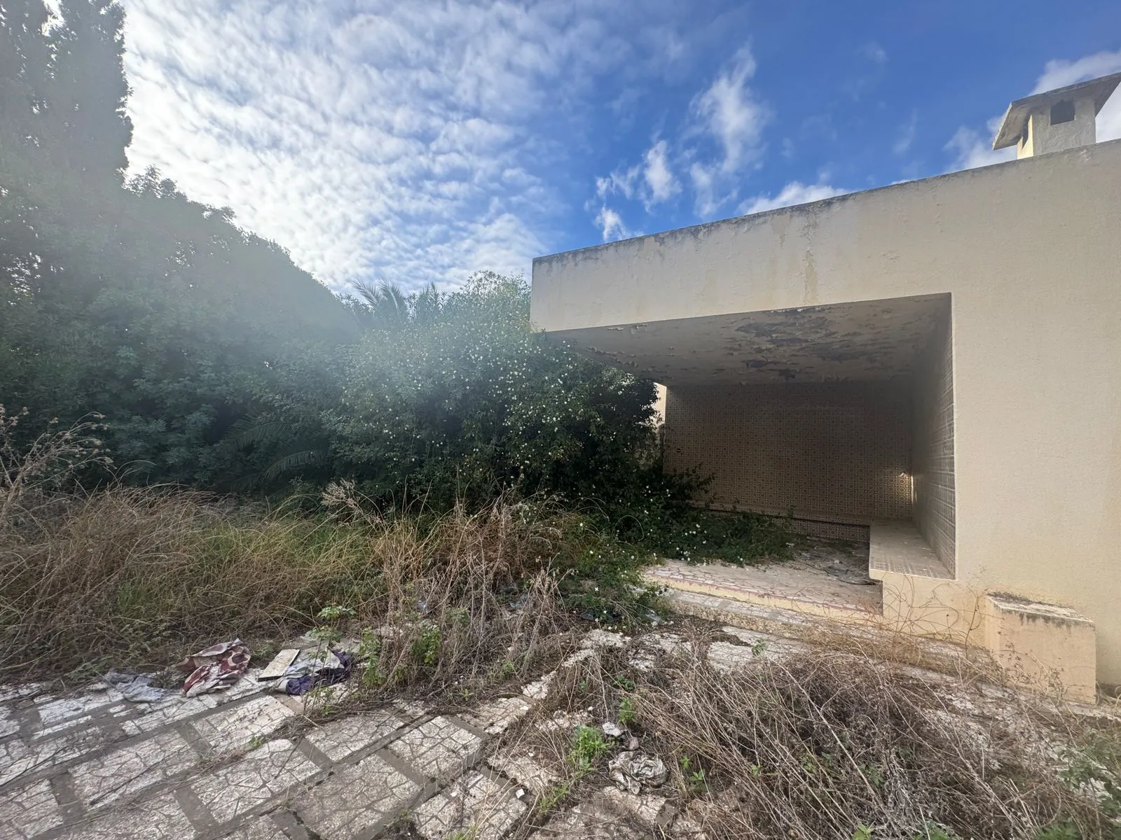 Villa de coin avec grand potentiel à Menzah 1