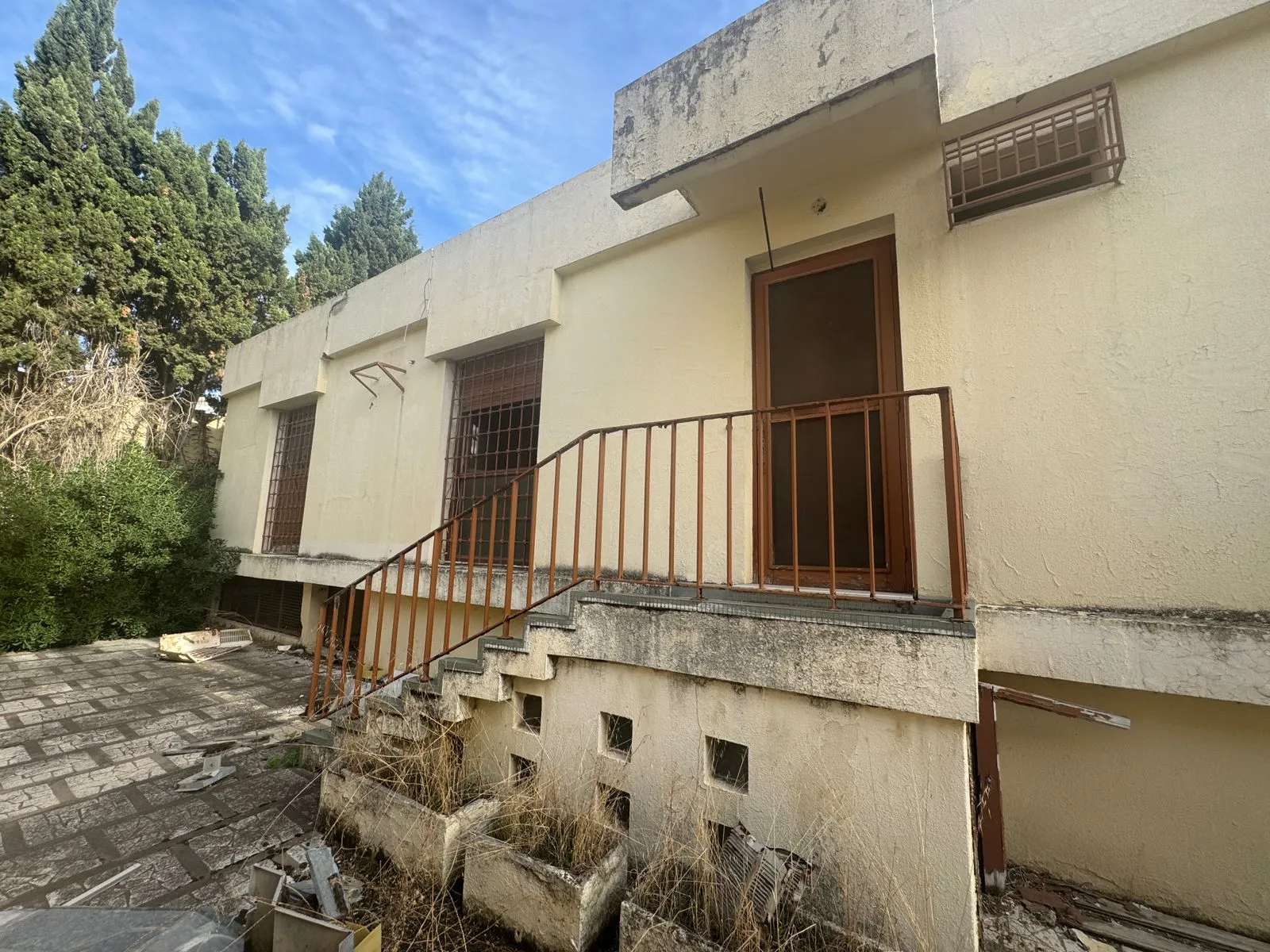 Villa de coin avec grand potentiel à Menzah 1
