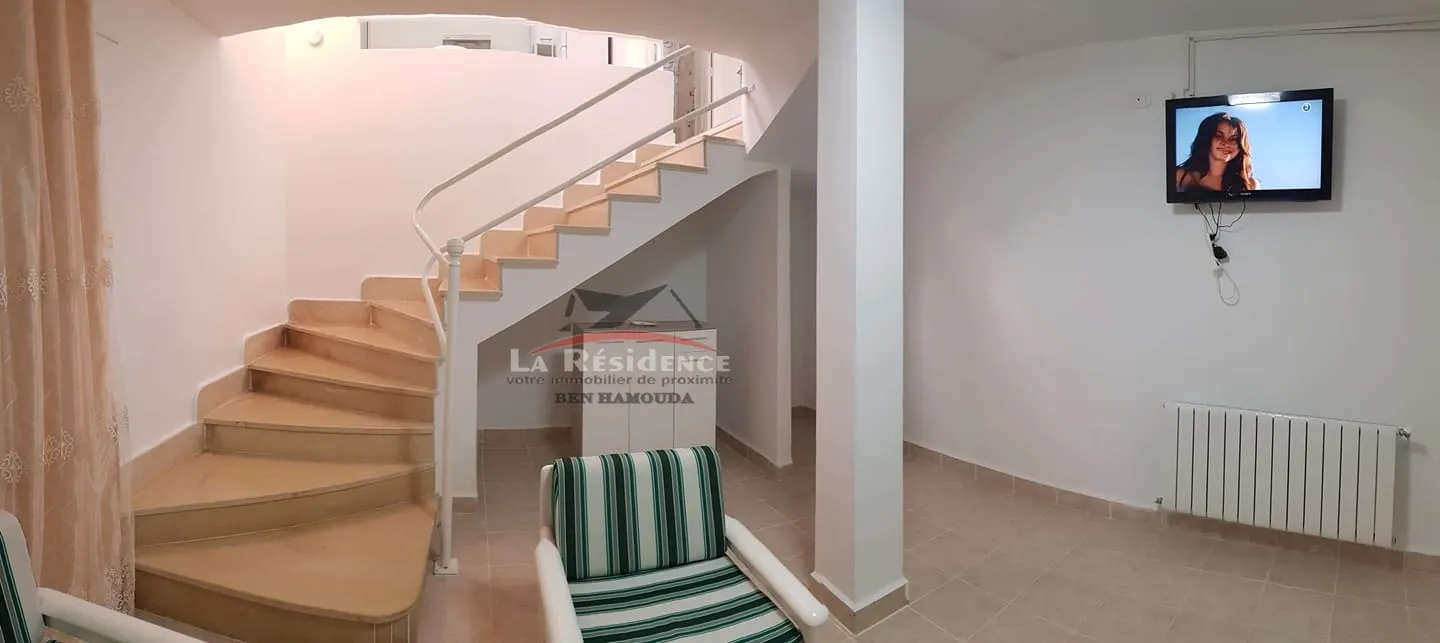 A louer un studio Meublé S+1 pour une longue durée à la corniche