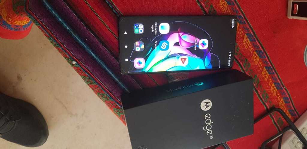 Motorola edge20 128gb 8gb ram