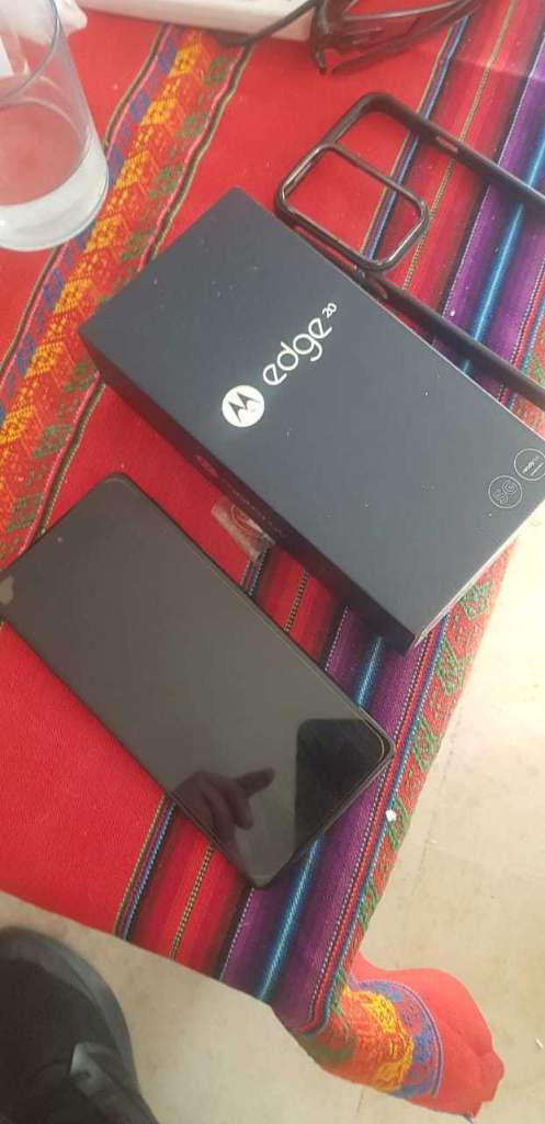 Motorola edge20 128gb 8gb ram