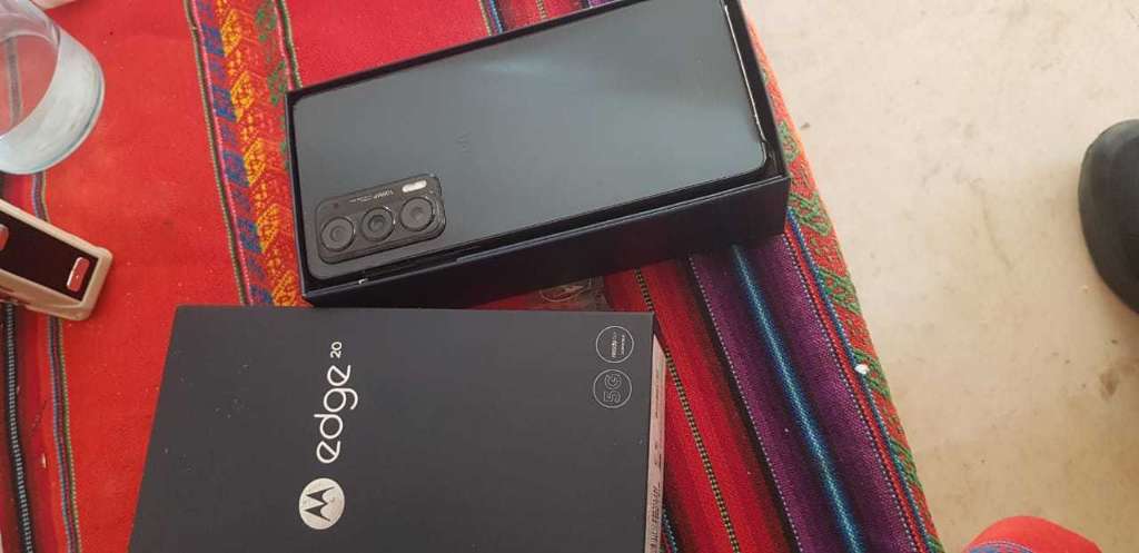 Motorola edge20 128gb 8gb ram