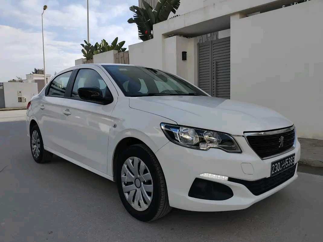 PEUGEOT 301 ACCESS PREMIÈRE MAIN EN TRÈS BON ÉTAT 