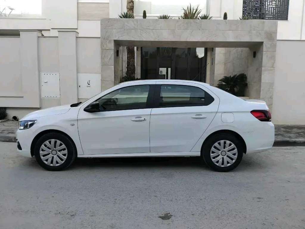 PEUGEOT 301 ACCESS PREMIÈRE MAIN EN TRÈS BON ÉTAT 