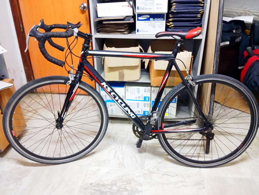 Vélo de course taille L roue 28 pousse 