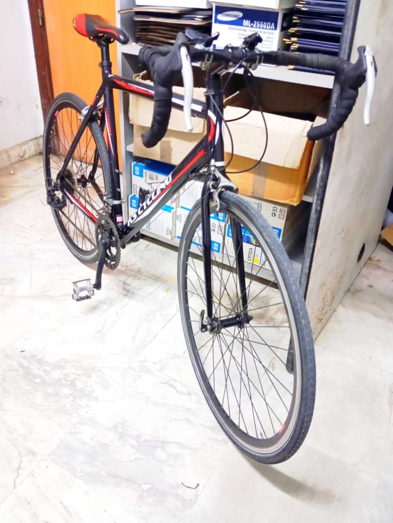 Vélo de course taille L roue 28 pousse 