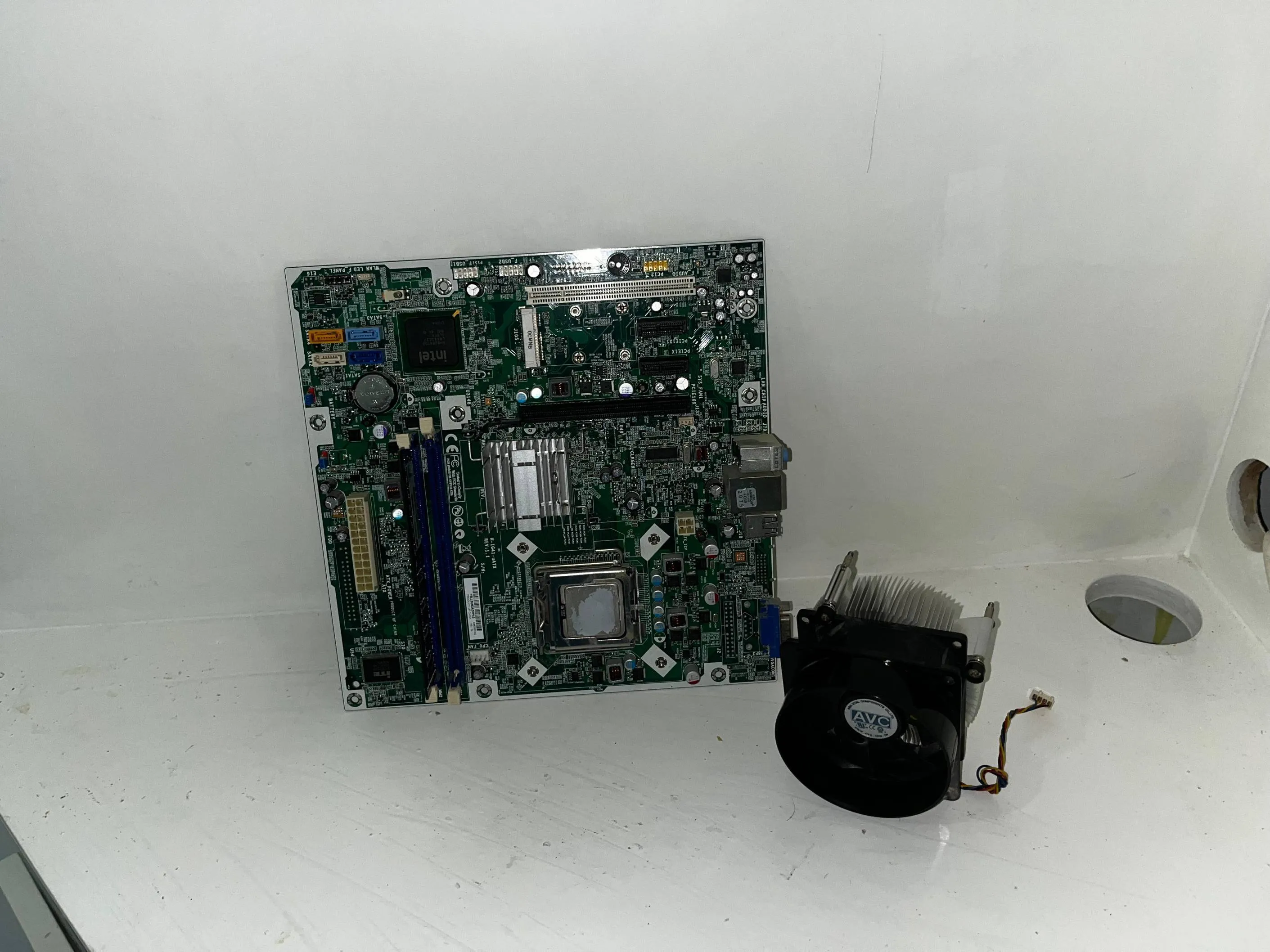💥 Kit PC complet à petit prix – 100 DT seulement !