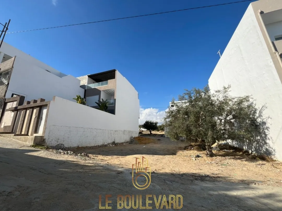 A Vendre Terrain 300m² Situé à Cité Romain, Mrezge